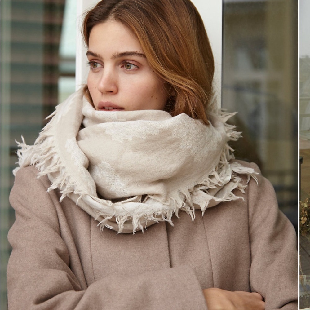 Aritzia Diamond Mosaic Blanket Scarf